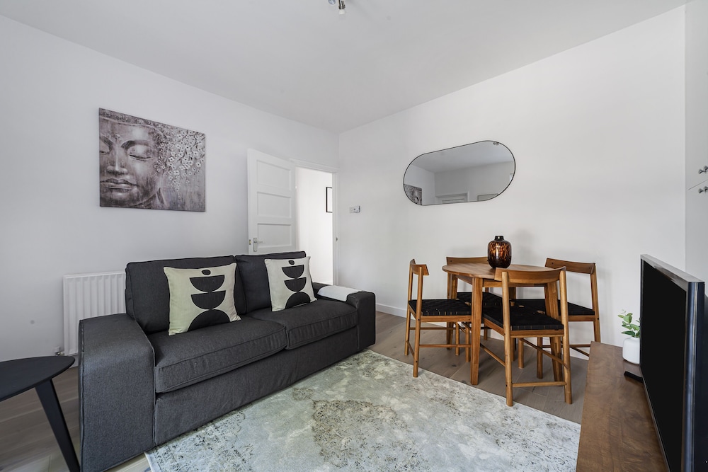 The Neasden Villas