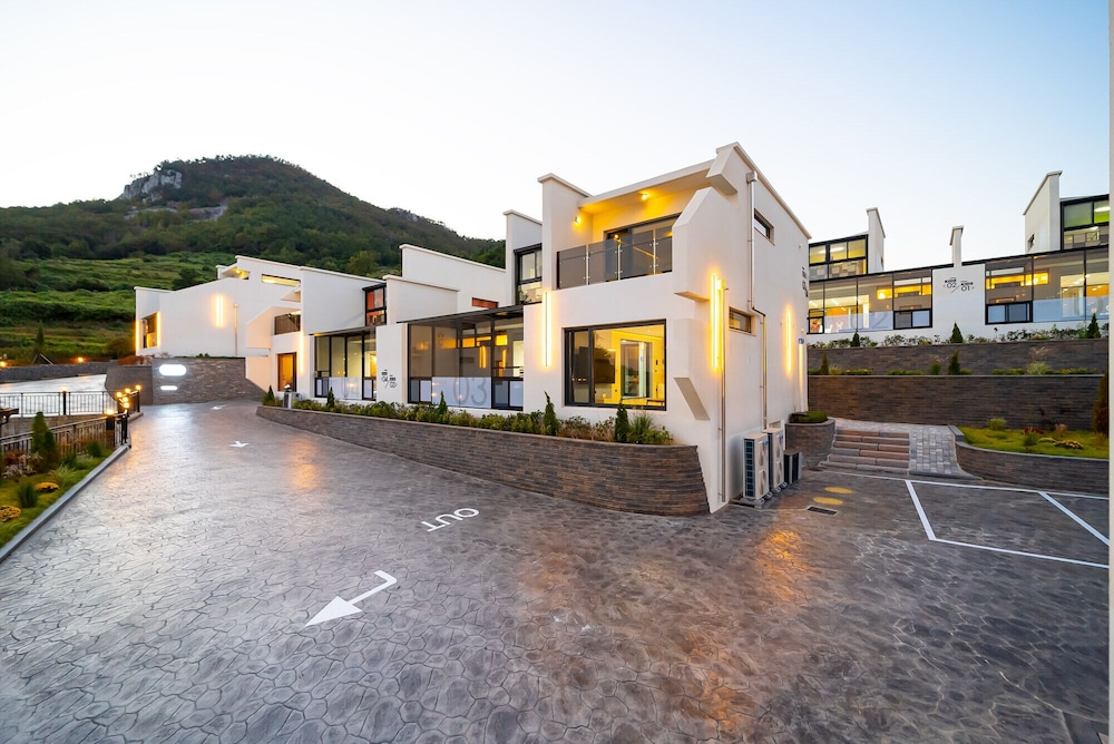 Baekya Pool Villa & Kids view 3