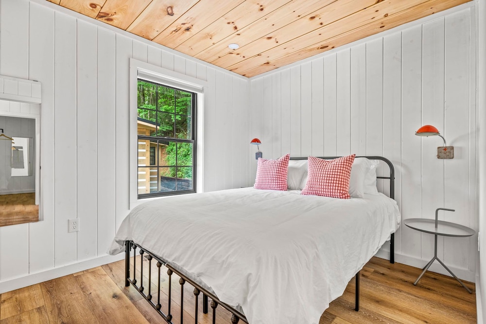 2bdrm Cabin 3 Gburg Pet-friendly Firepit Games