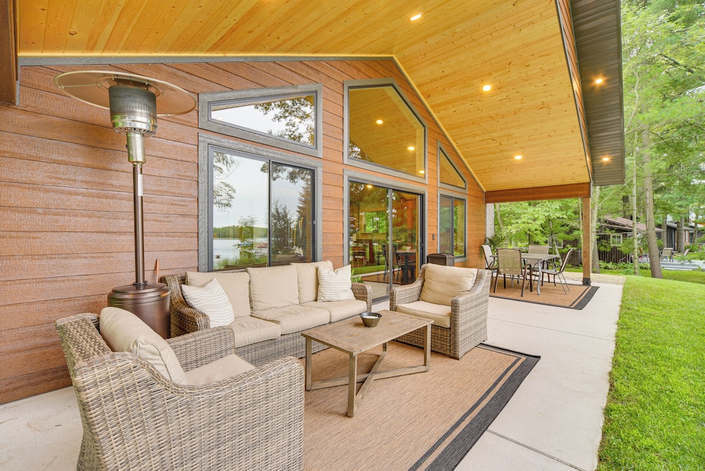 Boat Dock, BBQ & Fireside Fun: Clam Lake Cabin