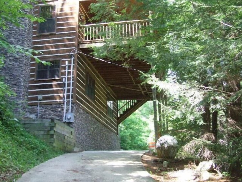 Pick's Riverside Retreat Nevaeh Cabin Rentals