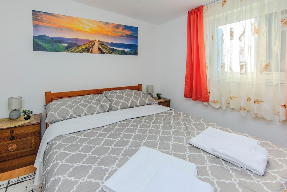 Apartments Ladika