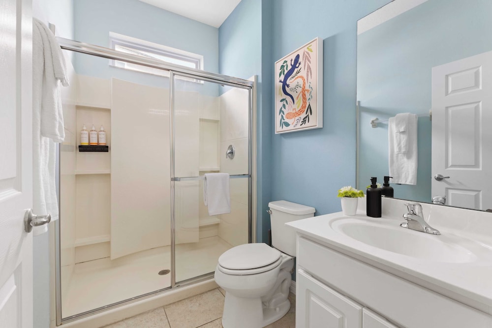 Sleeps 18! Solterra Resort, Pool, Gameroom, Themed Bdrs Broad Oak by Avantstay