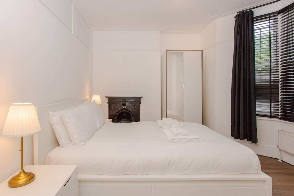 Mountgrove Road Spacious 2 Bedroom Flat