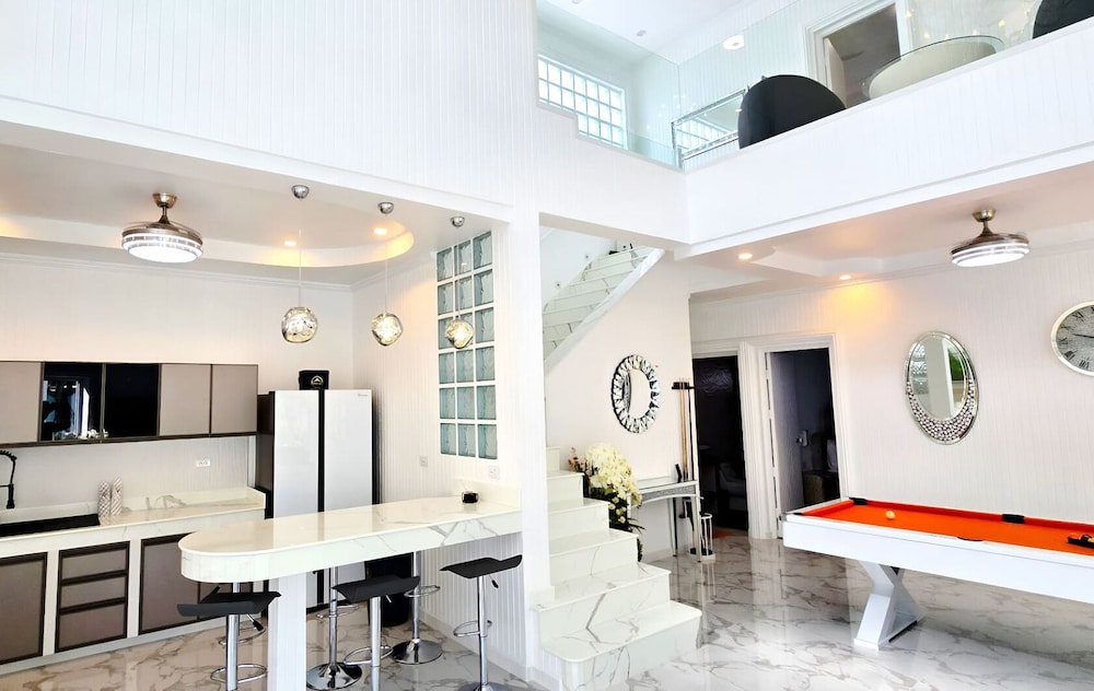 NEBULAND Luxury Pool Villa Pattaya Walking Street