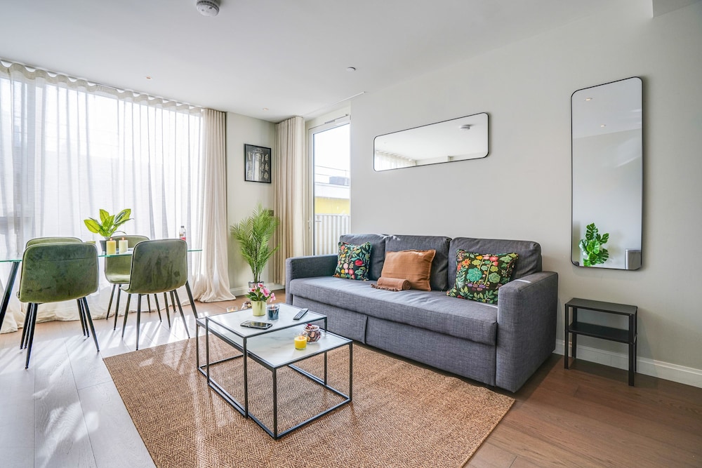 Central London Stay in Vauxhall With Balcony