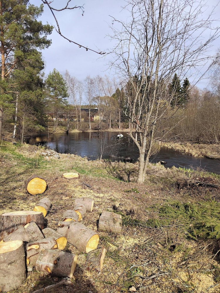 Riverfront Cottageee