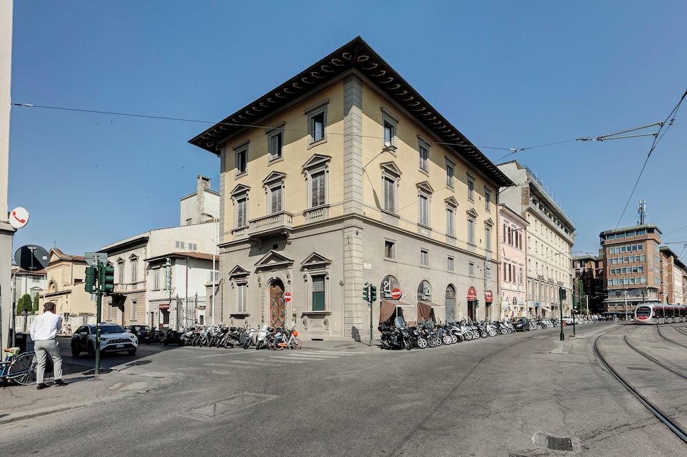 Oricellari Apartment by Mamo Florence