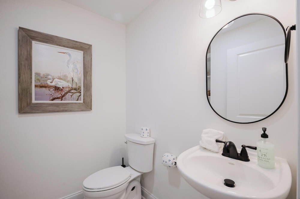 Lowcountry Landing! 3-story Townhouse in Old Town's Promenade