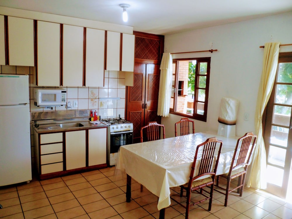 Ingleses Residence