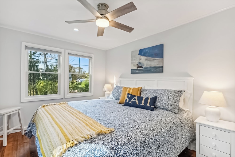 3BR Home Walk to Beach w/ Outdoor Shower & Grill