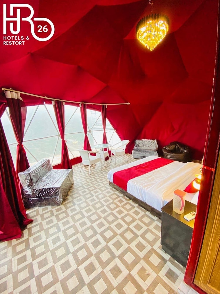 HR 26 Hotels & Resorts