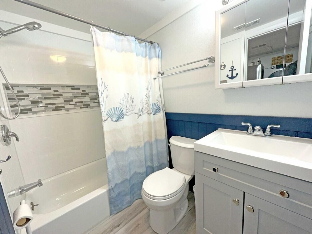 Sea Mark 308 1 Bedroom Condo by RedAwning view 4
