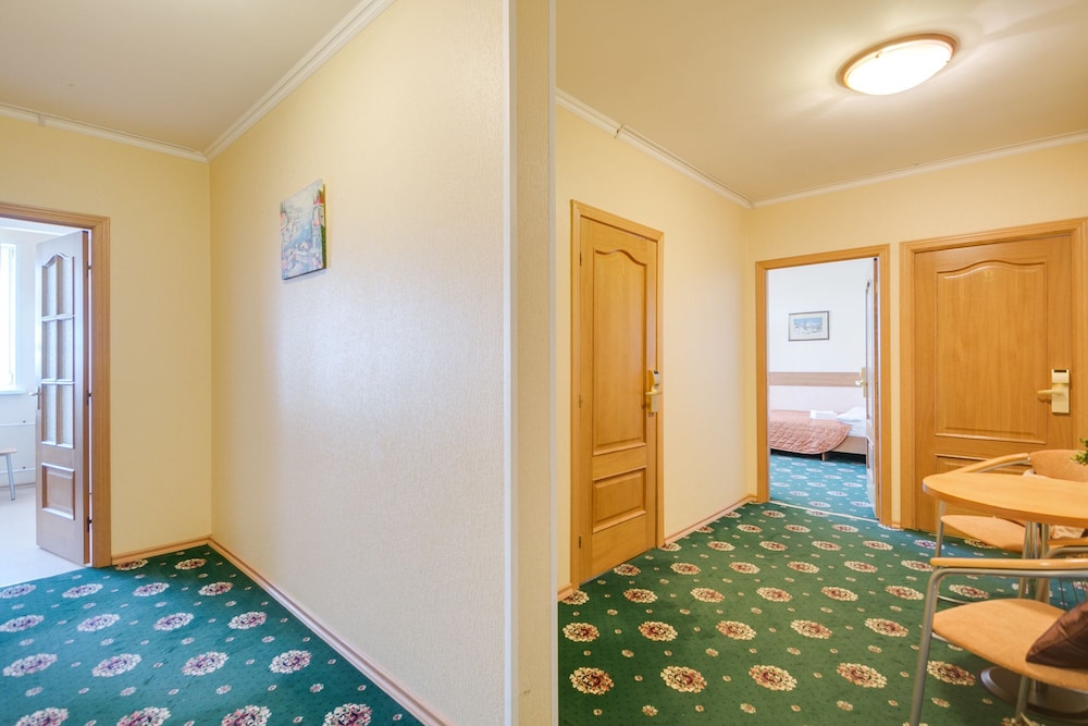 41 Orekhovo 3 Bedroom Apartment near Tsaritsyno Park