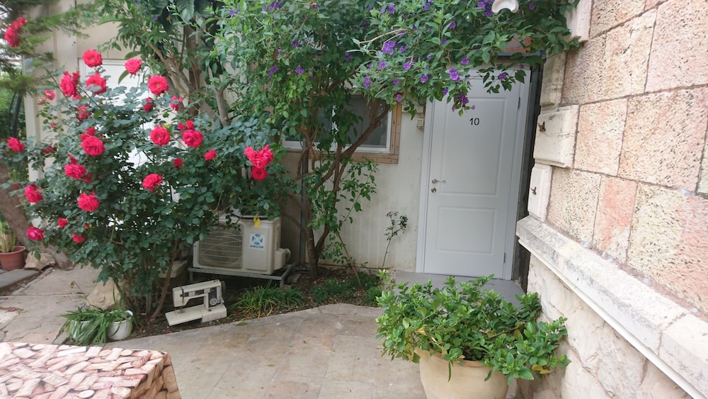 Allenby 2 Bed & Breakfast