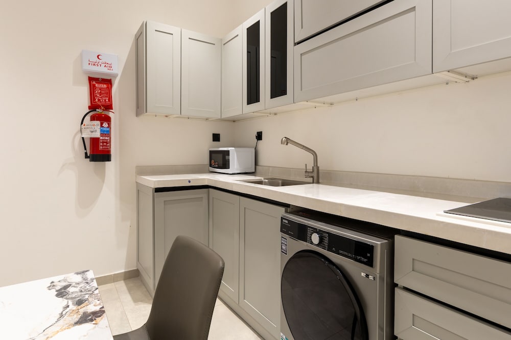 Spacious Designer Three Bedroom Home in Almadinah