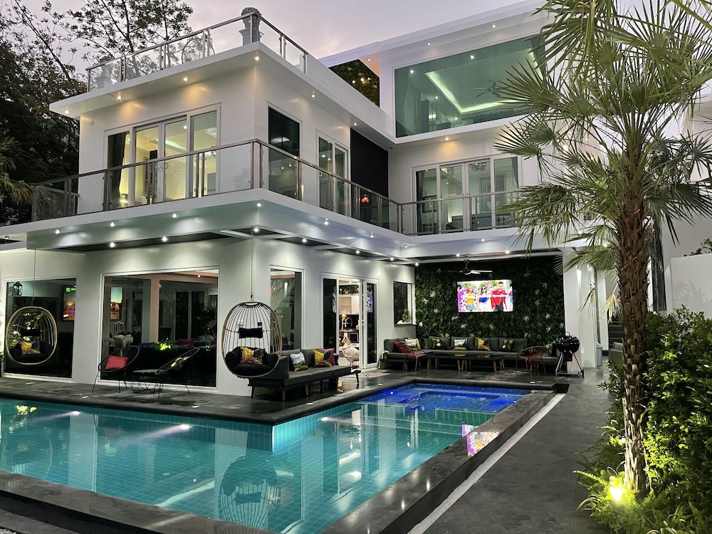 Premium Pool Villas Pattaya