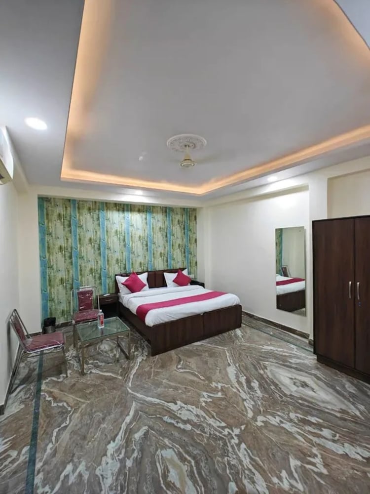 Fabhotel Uday