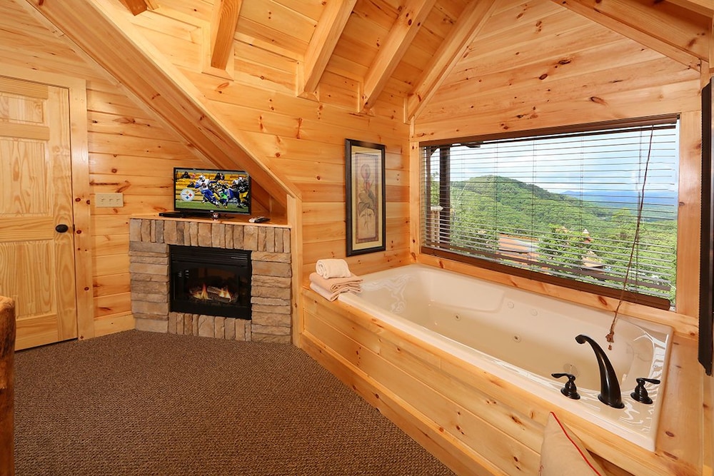 Picture Perfect 7 Br cabin by RedAwning