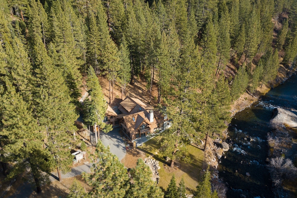 Hunter by Avantstay Riverfront Cabin w Prvt Cottage 5mins From Palisades