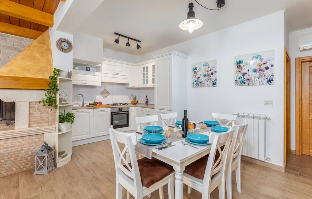 Stylish Villa With Swimming Pool and Garden