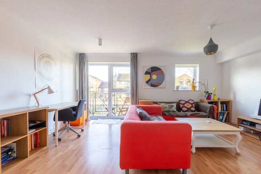 Serene 1 Bedroom Flat Near Canary Wharf