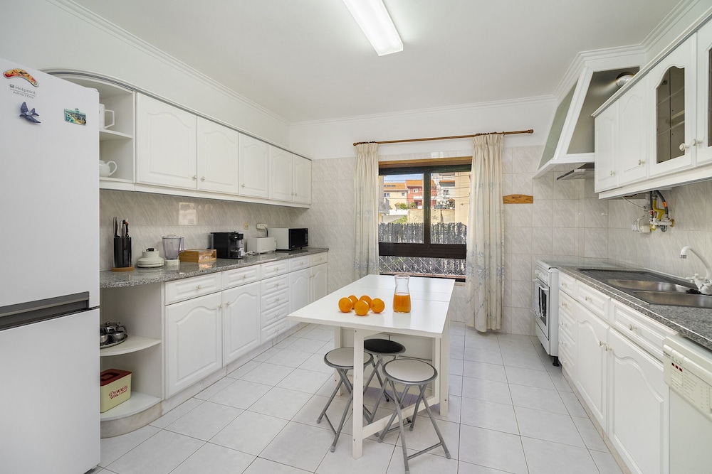 Perfect Family Hideout Residence W/Ac & 4Br + 5Ba