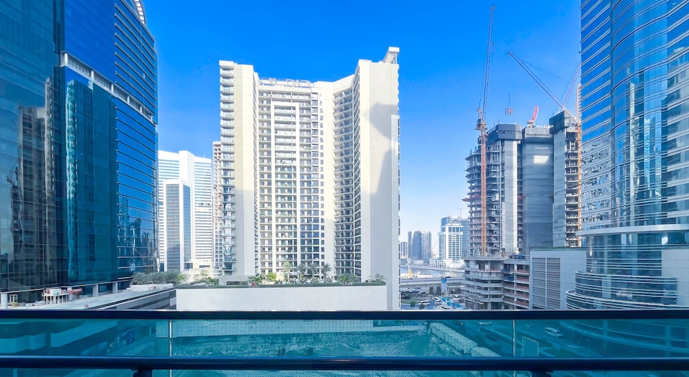Luxury 2BR in Merano Tower Stunning City Views