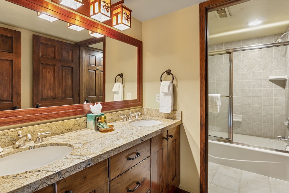 Upper Telemark Drive Home at Deer Valley Resort - 7 Bedroom Home with Hot Tub #2960 7 Home