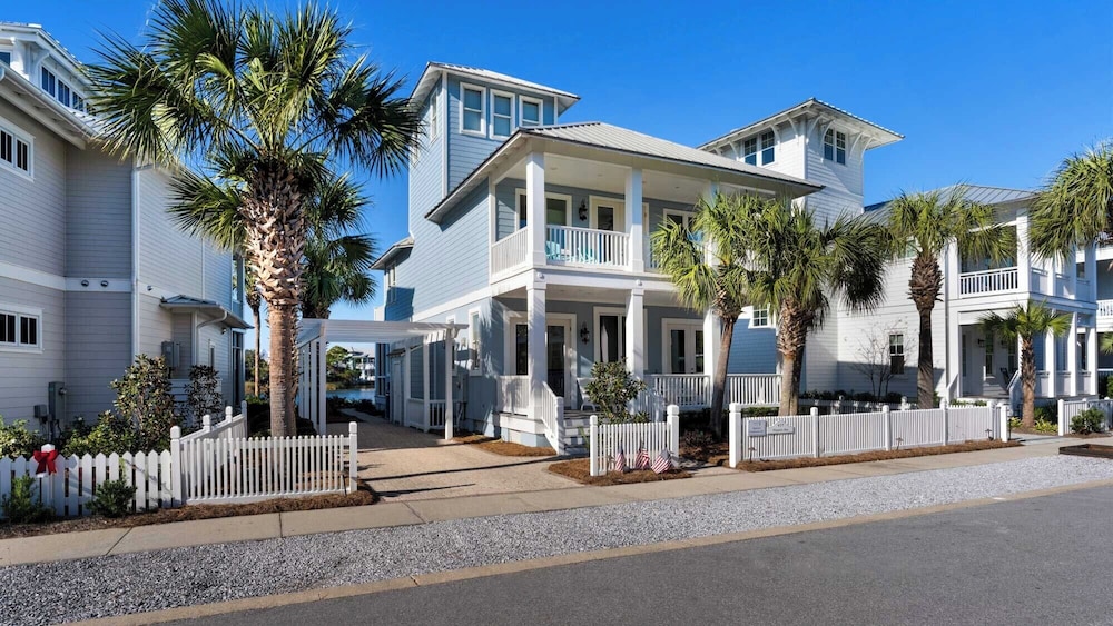 Lakefront Haven in Carillon Beach