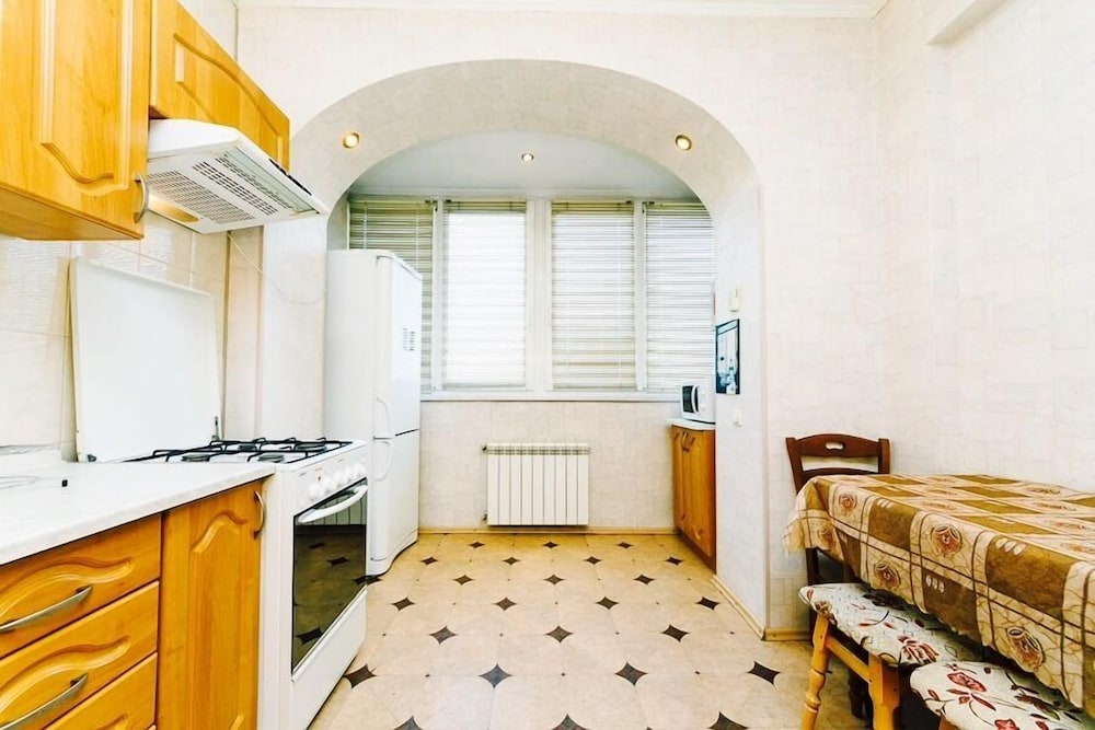 Hotrent Lesi Ukrainky 36B