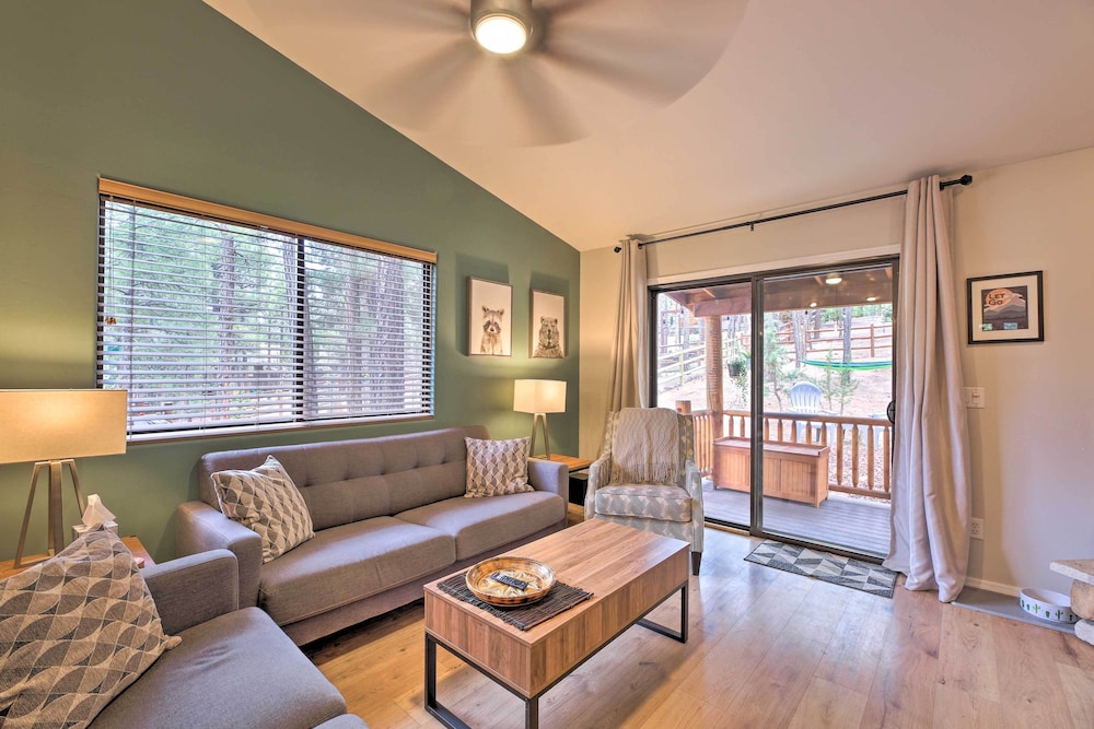 Pet-friendly Show Low Cabin w/ Trail Access!