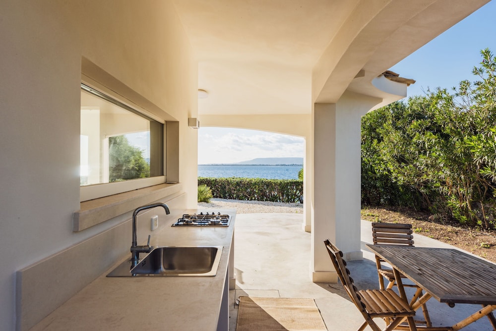 Villa Plemmiria by the Sea by Wonderful Italy