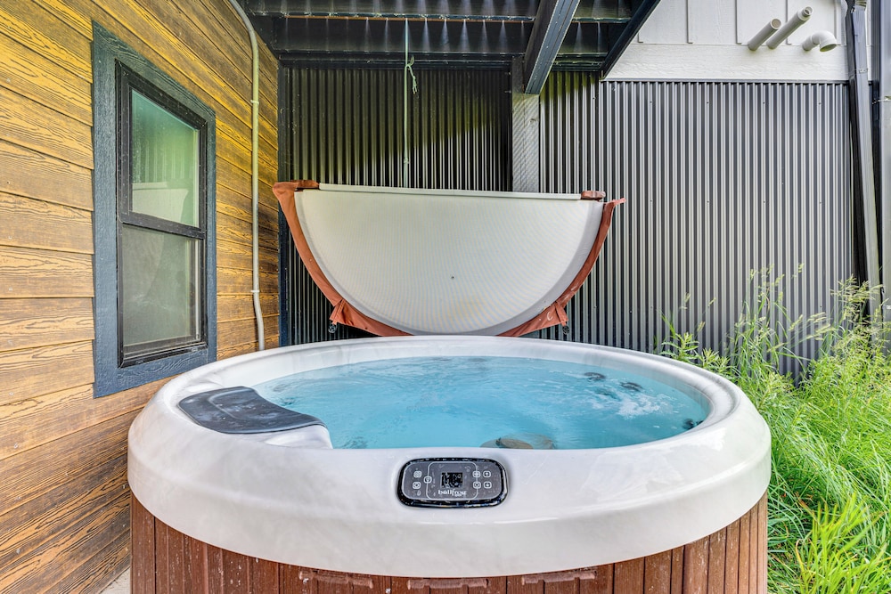 Ski-in/ski-out Gemini Lift Access! Home w/ Hot Tub