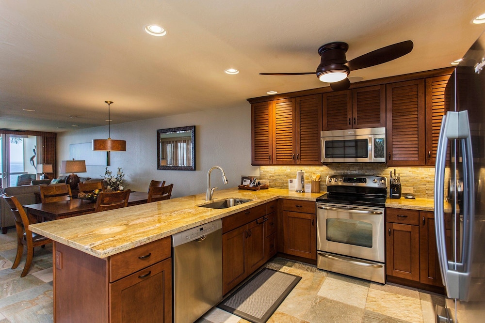 Exquisite Oceanfront Beautifully Upgraded Corner Unit - Vrkcv
