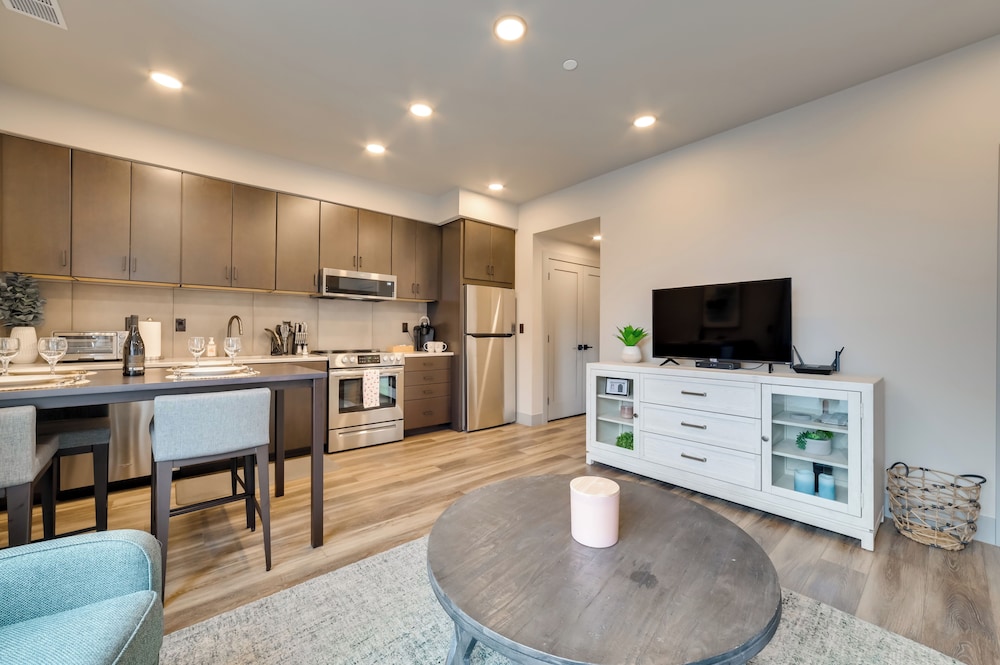 Traverse City Condo w/ Balcony: Walk to Downtown!