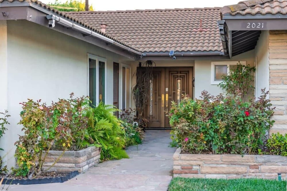 @ Marbella Lane - Vibrant & Chic Designer Home