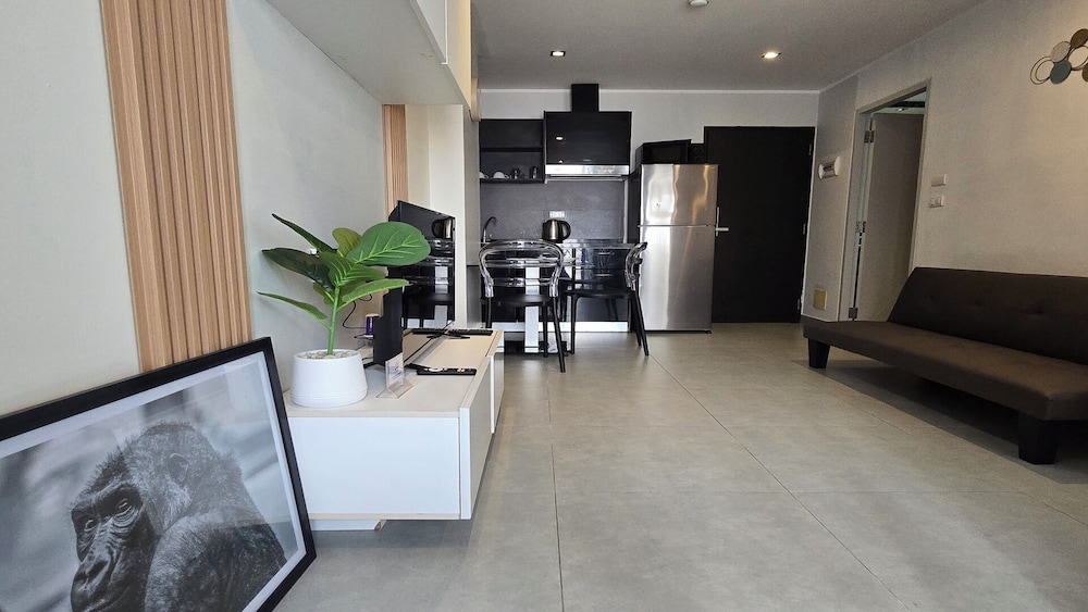 Bright & Breezy -1BR T1 211