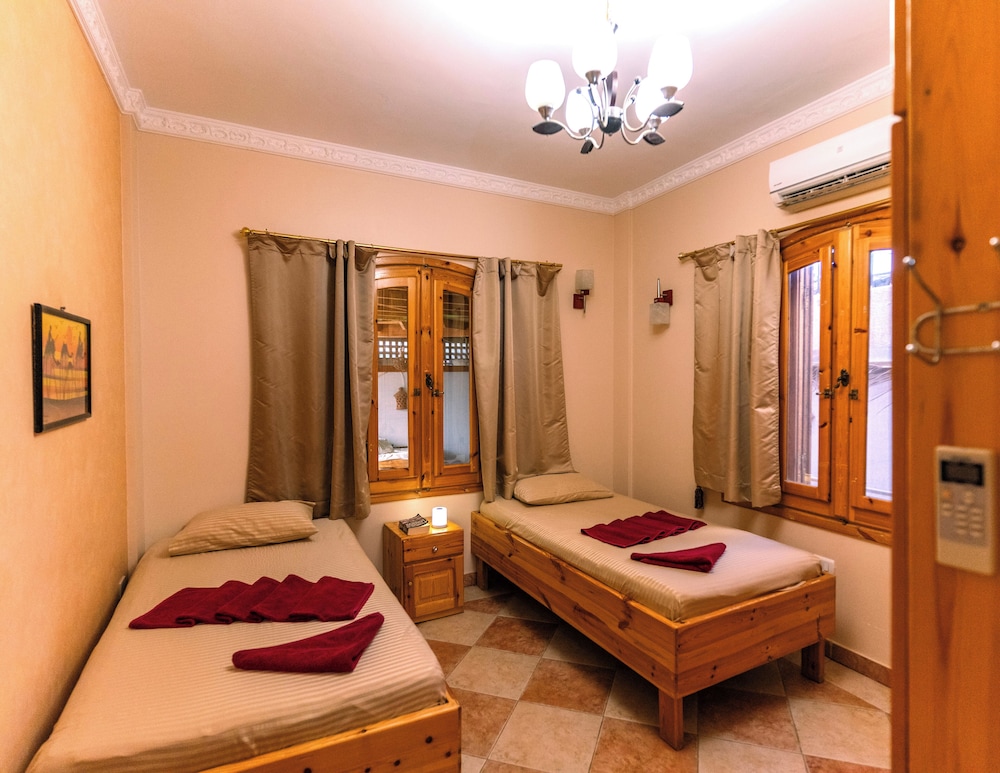 Bungalow With Swimming-pool - Garden - Jacuzzi view 4
