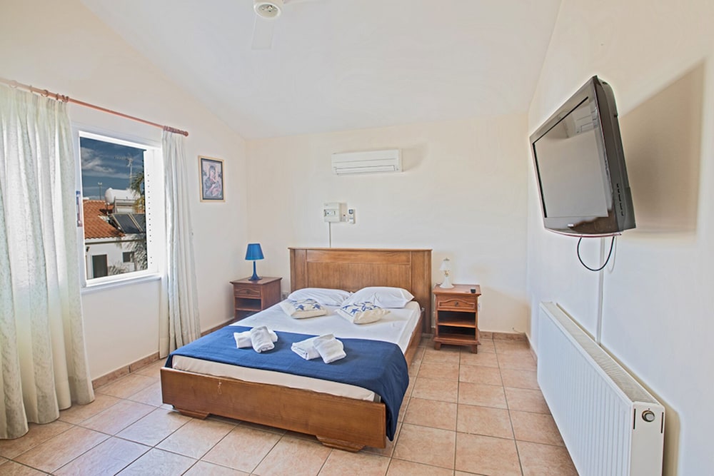 Luxury 4 Bedroom Villa With Private Pool, Sotira Villa 1301 view 4