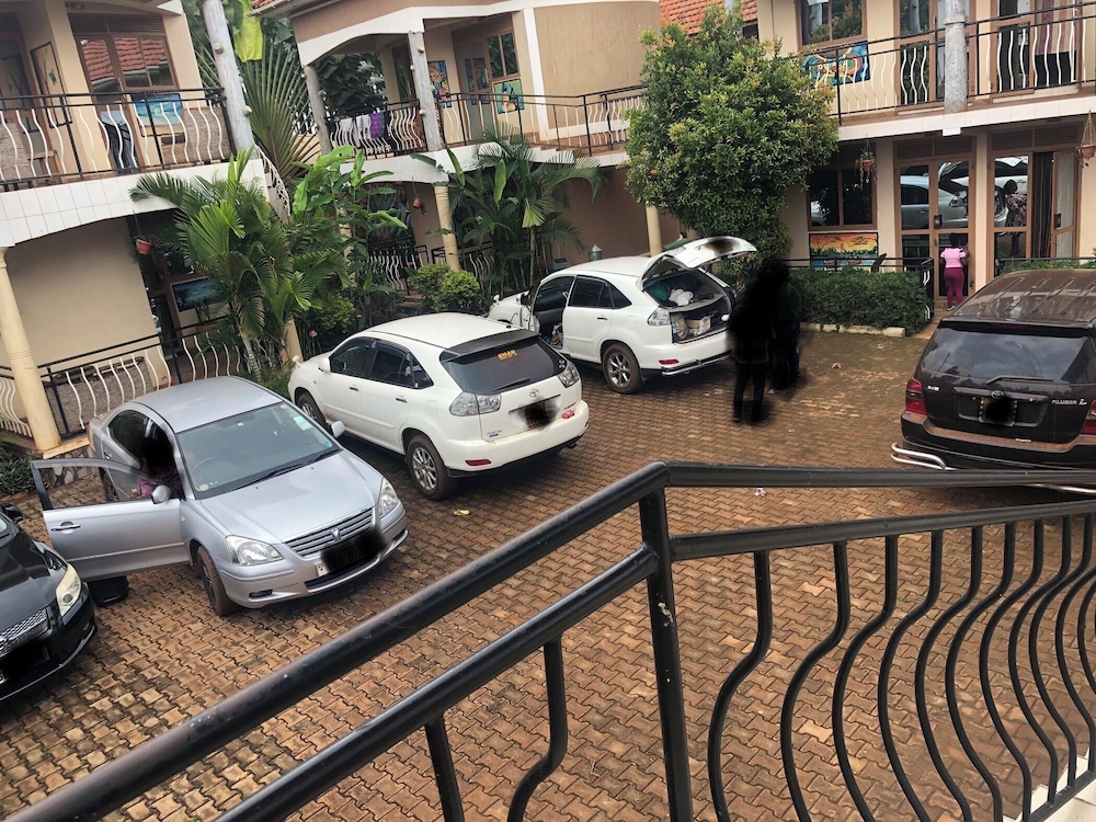 Stylotel Cottages and Guest House Jinja view 3