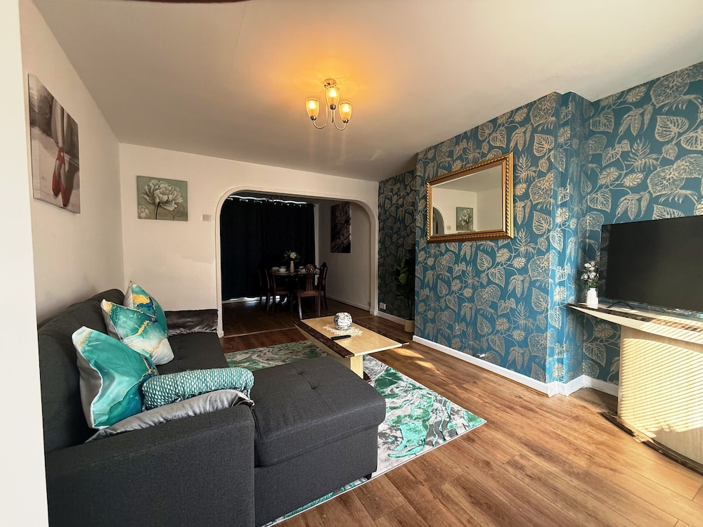 3 Bedroom House Near Arena