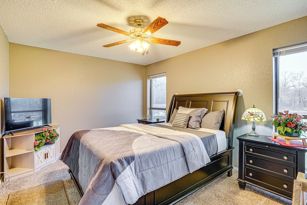 Large Yard, Fire Pit & Games: Grandview Haven!