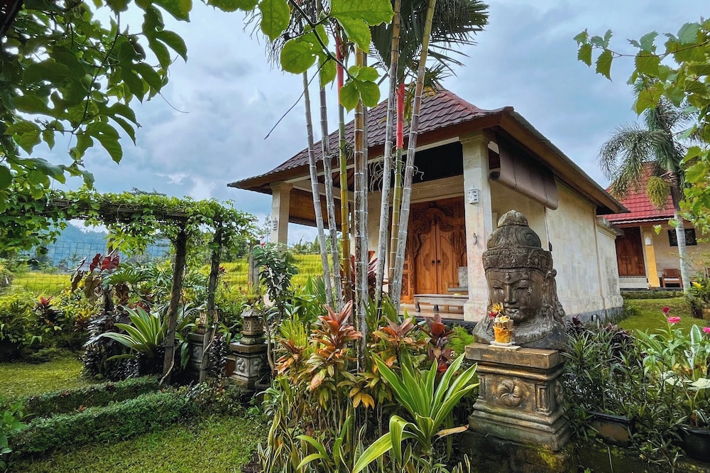 Villa Pastiny Santy Sidemen