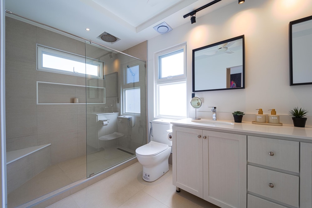 New Modern 3 Bedroom Pool Villa MB3
