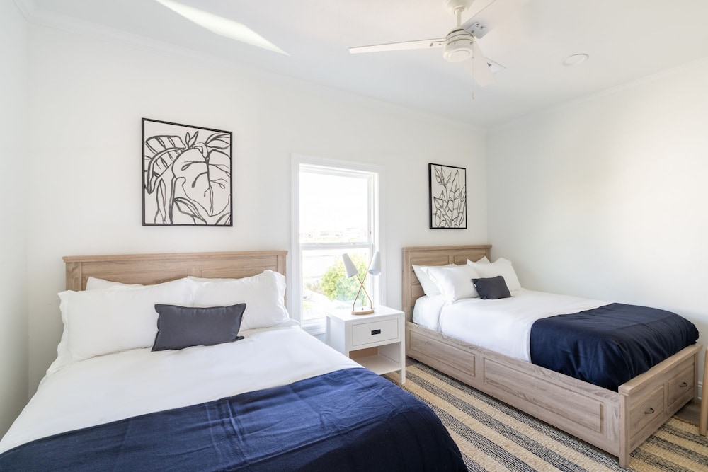Fin by Avantstay 9 BR Destin Oasis With Pool Spa Walk to Beach