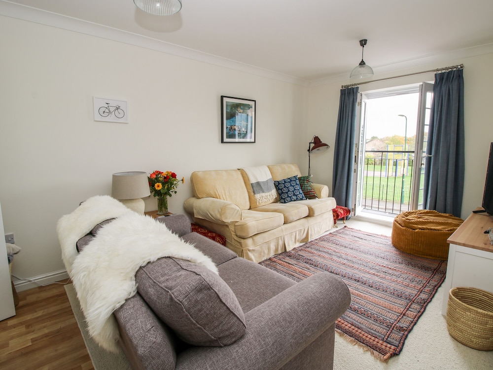 30 Poplar Close
