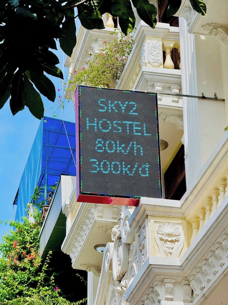 Sky 2 Hotel