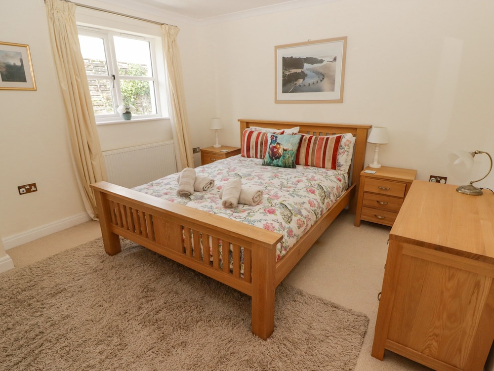 3 Strawberry Close