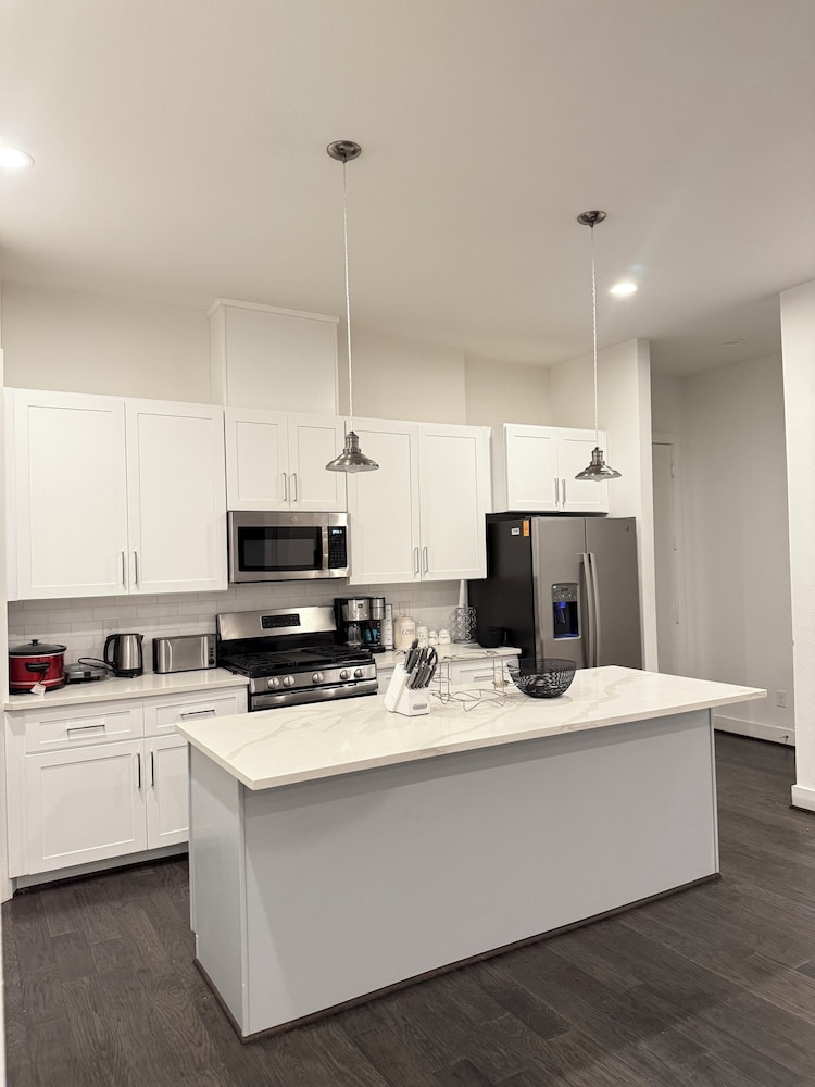 Luxury 3BR for Families Nurses and Group